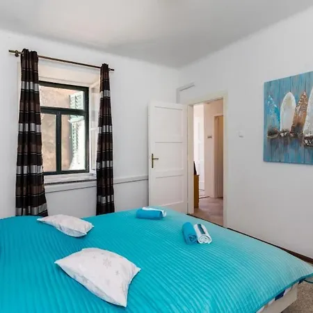 Thon - One-bedroom With Terrace And Garden View Apartment