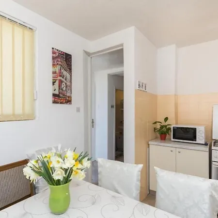 Thon - One-bedroom With Terrace And Garden View Appartement